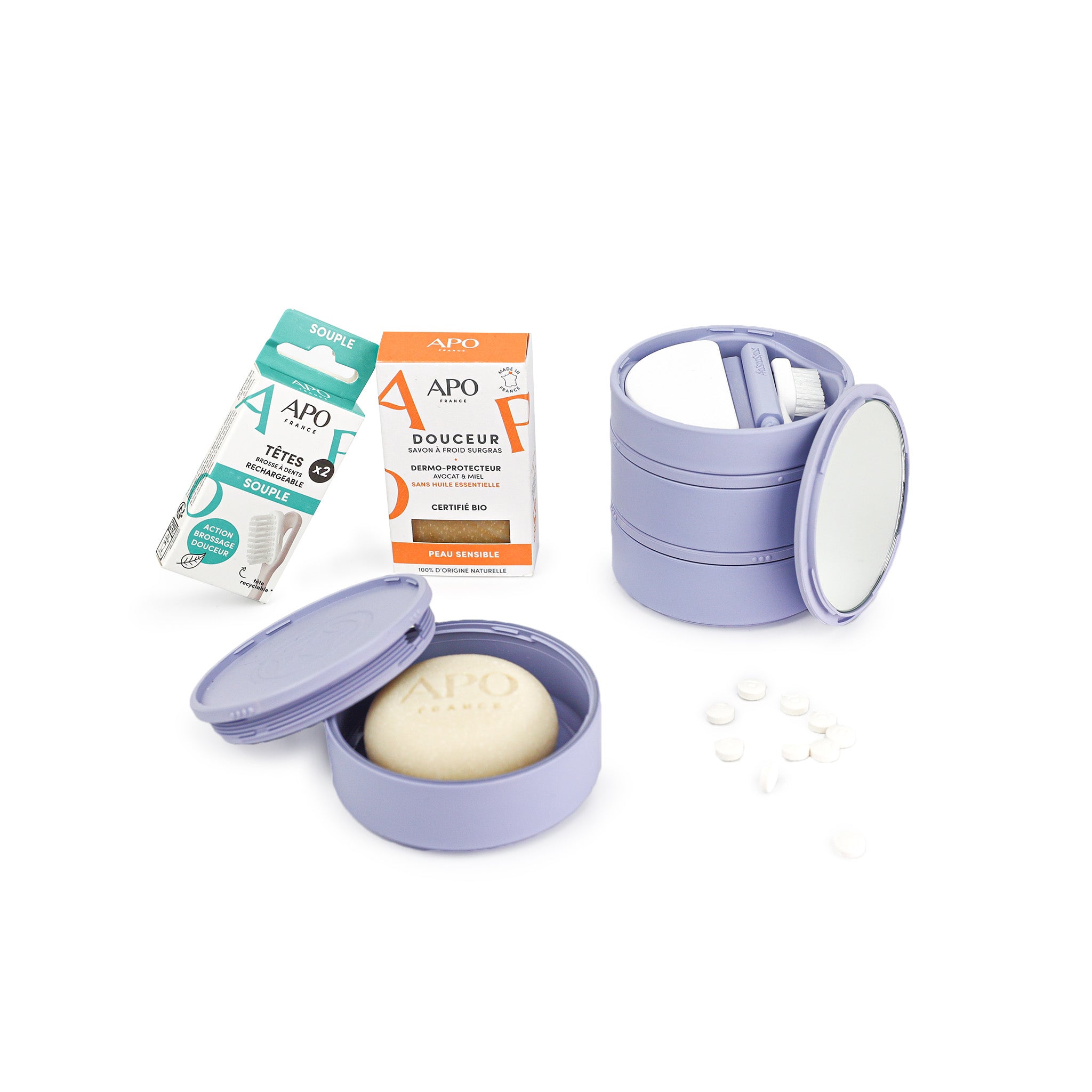 Pack IceTower Reconnaissance bleu avec ces cosmétiques : une gel douche solide, un shampoing solide, pastille et recharge de brosse à dent.