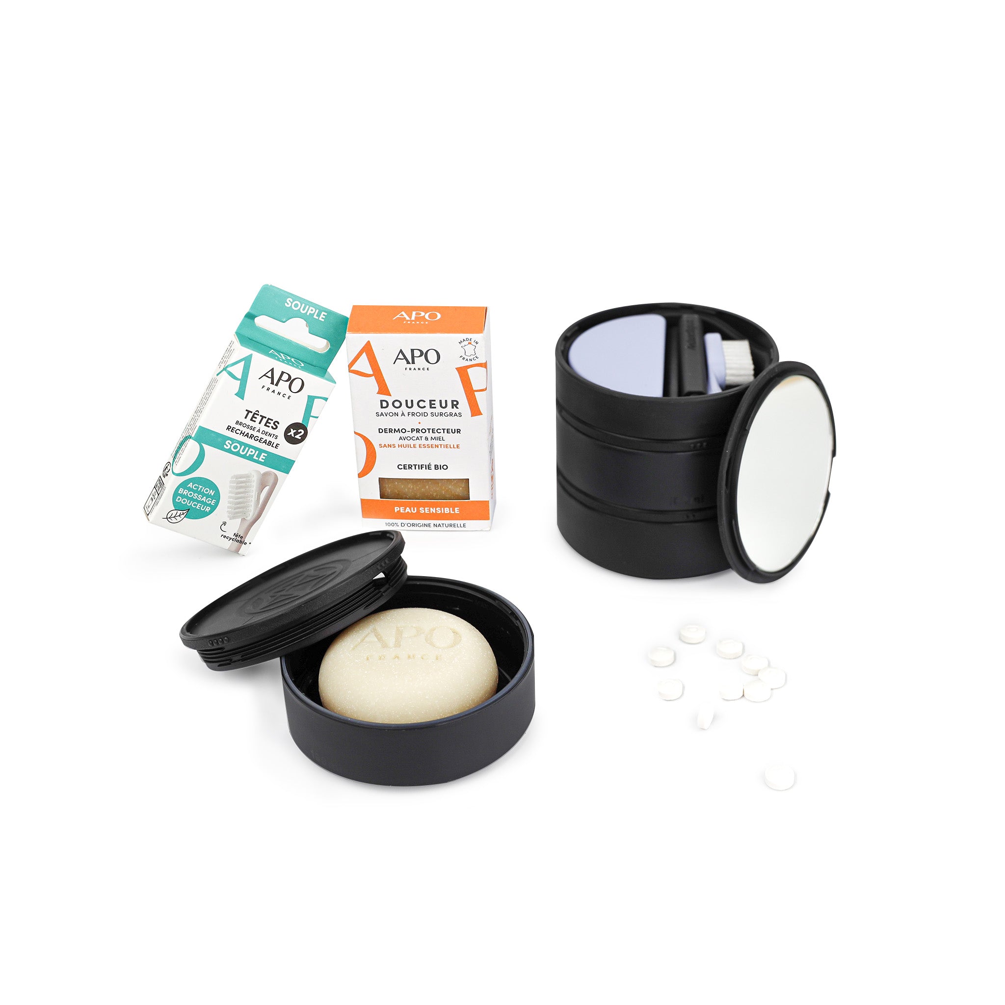 Pack IceTower Reconnaissance noir avec ces cosmétiques : une gel douche solide, un shampoing solide, pastille et recharge de brosse à dent.
